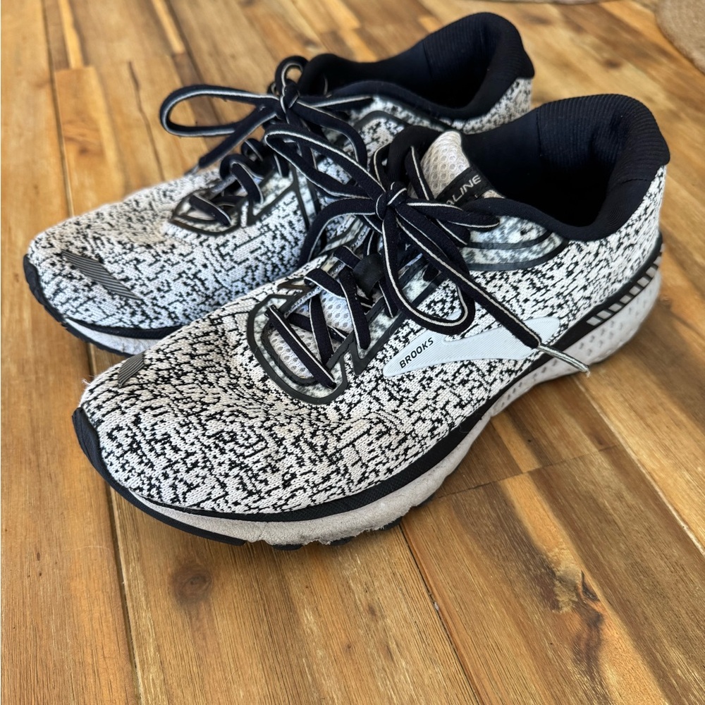 Brooks Monochrome Adrenaline GTS Running Shoes